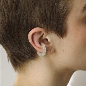 Saskia Diez Disc Earcuff in sterling silver